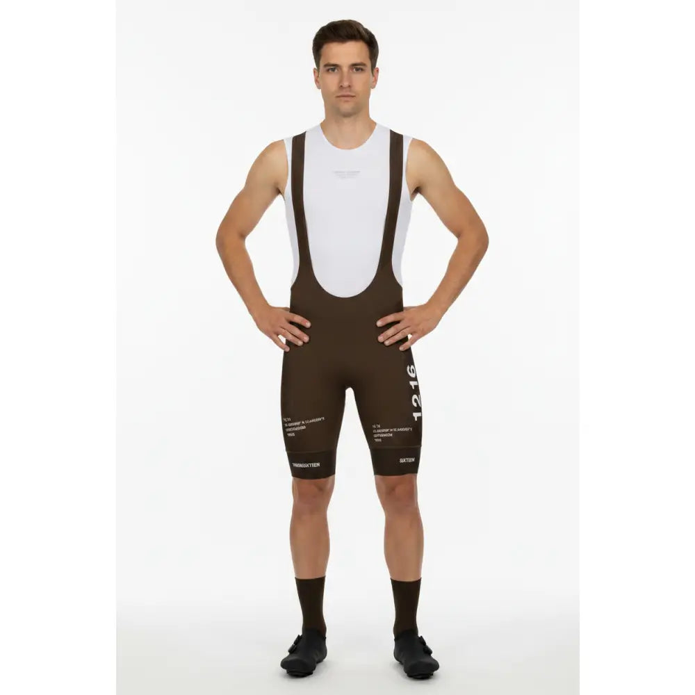 Model i bib shorts og baselayer
